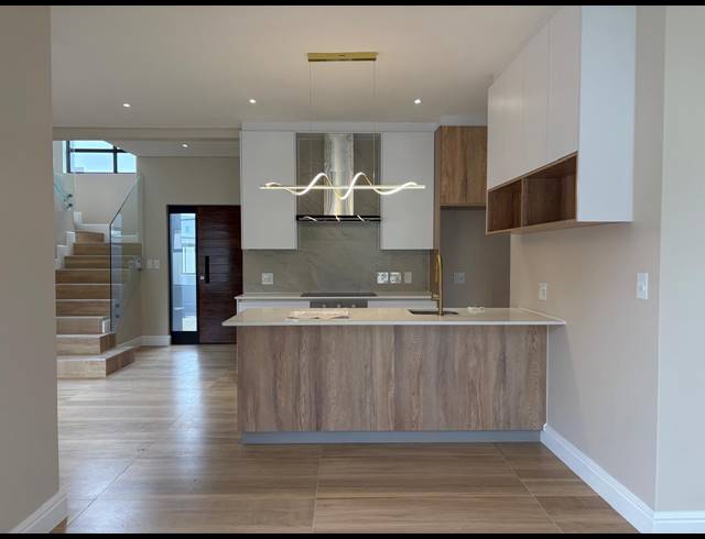 3 BEDROOM HOUSE FOR SALE IN SANDOWN